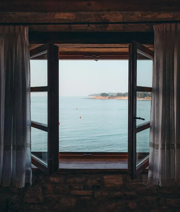 City Center Coastal Escape - Apartments With Sea View Or Cozy Room Novigrad Istria