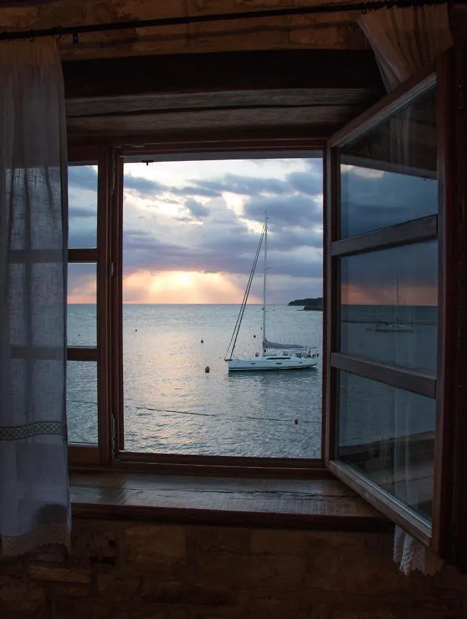City Center Coastal Escape - Apartments With Sea View Or Cozy Room Novigrad Istria
