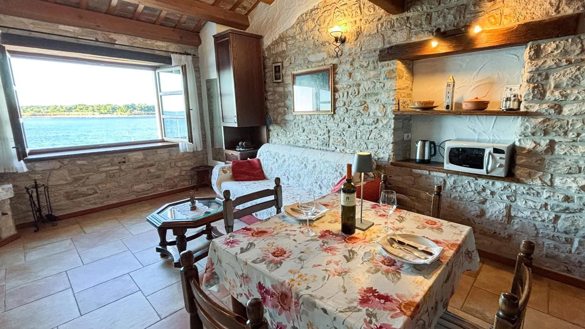 City Center Coastal Escape - Apartments With Sea View Or Cozy Room Novigrad Istria
